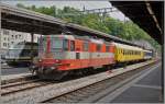 Bunte Bahn: Die SBB  Swiss Express  Re 4/4 II 11109 mit einem Messzug in Vevey.
28. Mai 2014
