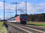 SBB - Re 4/4  11130 mit Ersatzzug Bern Zürich unterwegs bei Lyssach am 10.01.2015 .... Standort des Fotografen Ausserhalb der Geleisanlagen