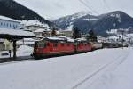 Noch immer ist der Winter am Gotthard am hrtesten; Doppeltraktion BoBo, Re 4/4 II 11260 und Re 4/4 III 11370, erreichen mit einem Gterzug aus Cadenazzo den Bahnhof Airolo. In Krze fhrt der Zug in den Gotthardtunnel, 16.02.2015.