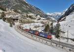 Re 420 347 + Re 620 087 mit einem KLV am 11.02.2015 bei Wassen.