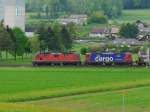 SBB - Re 4/4 11352 mit Re 4/4  420 169-5 vor Güterzug unterwegs bei Niederbipp am 28.04.2015