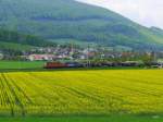 SBB - Loks Re 4/4  11352 und  420 169-5 vor Güterzug unterwegs bei Niederbipp am 28.04.2015