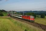 Re 4/4 II 11127 zieht am 31.05.2015 einen Gottahrd-IR von Luzern Richtung Arth-Goldau.