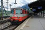 Die Re 4/4 II 11108 schiebt in kürze Ihren EWI Pendel als IR 3317 von Brig nach Domodossola, 15.09.2015.