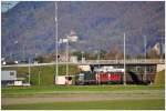 Güterzug mit der grünen 430 364-0 an der Spitze bei Weite mit dem Schloss des Fürsten in Vaduz/FL.