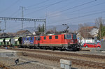 Doppeltraktion Re 4/4 II, mit den Lok's 11246 und der 420 241-2 CARGO durchfahren den Bahnhof Sissach.