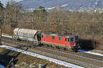 Re 4/4 II 420 265-1 (11265) hat den Bahnhof Kaiseraugst durchfahren und fährt Richtung Bahnhof Rheinfelden.