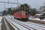 Lokzge bei SBB P sind eher selten; am 18.01.2017 wurde die Re 420 136-4 von Yverdon nach Olten berfhrt, Solothurn West.