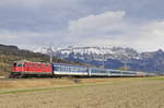 420.138 mit dem  En 466 bei Sevelen 4.3.17 da der  Zug Über Zell am See Umgeleitet wurde konnte er im besten Licht Fotografiert werden  