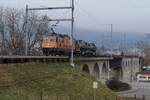 Nach dem Einsatz im Zuckerrübenverkehr ab Aarberg steht die Re 420 320-4 wieder im Dienst von SBB CARGO. 
Am 28. Novebember 2018 war sie mit einem kurzen Panzerzug von Bure-Casernes nach Thun unterwegs.
Zug 69951 33 mit zwei beladenen Slmmps (Genie und Minenräumpanzer G/Mirm Pz, Rpe Hägglunds CV 9030) bei Grenchen Nord.
Foto: Walter Ruetsch 