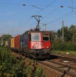 421 273-4 mit Containerzug in Leipzig-Thekla. Aufgenommen am 03.10.2015.