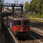 Die 2 kleinen Schweizerinnen (Re 421 384-9 + Re 421 374-0) machen eine gute Figur am 25. Juli 2018 in Offenburg. 