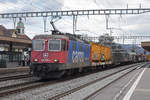 Re 421 386-4 durchfährt den Bahnhof Rupperswil. Die Aufnahme stammt vom 13.03.2020.