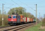 Re 421 392-2 der SBB Cargo poltert mit einem kurzen Containerzug aus Hamburg-Waltershof durch Hamburg-Moorburg Richtung Maschen Rbf.