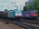 186 229-1 kommt am 06.08.2010 mit einem gemischten Gterzug die Montzenroute von Belgien runter nach Aachen West.