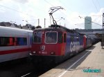 Beim Stbern im Archiv gefunden: Zwei Schweizer zu Gast in Hamburg Altona, hier warten 421 394-8 und 482 006-4 auf die Abfahrt. 19.08.2010