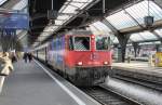 421 379-9 am 12.01.2012 als Zuglok von EC 195 nach Mnchen Hbf, kurz vor der Abfahrt in Zrich HB.