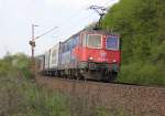 421 395-5 kam am 05.05.2013 mit einem Containerzug in Richtung Sden ber die NSS. Aufgenommen beim B Reckershausen.