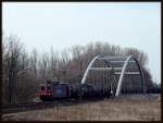 Am 23.3.13 fuhr die 421 381 mit einem Kesselwagenzug über die Mittellandkanalbrücke in Anderten Misburg.