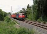 421 372-4 zusehen mit einem Containerzug am 18.06.14 in Jößnitz/V.