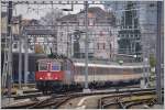 Cargo 421 392-2 mit EC193 nach München Hbf bei der Durchfahrt in Rorschach.