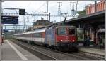 EC 195 nach München Hbf in St.Margrethen. Lokführer und Stromabnehmerwechsel an der schweizeerisch/österreichischen Grenze Die Re 421 371-6 ist mit einer breiteren Wippe für den österreichischen ZickZack der Fahrleitung ausgerüstet. (24.09.2015)