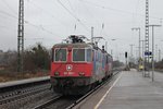 Nachschuss auf die Verunglückte Re 421 383-1 am 17.01.2015 in Müllheim (Baden), als sie von der SBB Cargo/HSL Re 421 397-1 in Richtung Schweiz zur Aufarbeitung brachte.