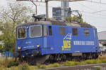 Re 430 115-6 der WRS durchfährt solo den Bahnhof Pratteln.