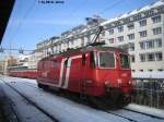 Re 436 113-5 ''Marianne'' am 7.1.2010 in Thun. Damit in der Klte die Pantos nicht einfrieren, wurde die Lok mit beiden gehobenen Pantos remisiert.