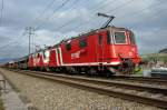 Re 436 113-5. Die frhere Lok von RM jetzt mit crossrail Aufschrift und vorn nun ganz in rot. Dahinter die Re 436 112-7 des RM - Regionalverkehr Mittelland mit vielen Neuwagen der Marke Ford. Mir gefallen die beiden  Roten  sehr und ich hoffe, sie kommen noch fter ins Fricktal (Kanton Aargau). 29.1.2007