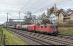 SBB Re 4/4 III 11366 ist am 21. November 2017 mit einem gemischten Güterzug in Winterthur unterwegs Richtung Romanshorn.