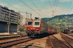 Am 1. August 1985 fhrt die Re 4/4 IV 10101 mit einem IC Genve - Lausanne - Brig - Milano fhrt ohne Halt durch Vevey.   