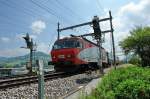 Re 416-016 der Sdostbahn mit einem einzigen Wagen, der sicher wieder instandgesetzt wird, bei Frick (Aargau). Da ich auf einen Gegenzug wartete und von der SO Bahn berrascht wurde, hatte ich fr dieses Bild eine schlechtere Kameraposition. Na ja, diesen rger kennen ja viele von euch bestimmt auch. 4.6.2007