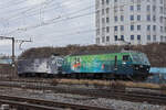 Doppeltraktion, mit den EDG Loks 446 016-8 und 446 017-6, durchfährt den Bahnhof Pratteln. Die Aufnahme stammt vom 17.01.2022.