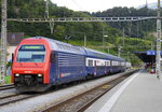 450 099 und eine dreiteilige Doppelstockkomposition der S-Bahn Zürich pausieren am 11.8.16 in Ziegelbrücke.
