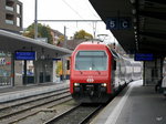 SBB - Regio nach Zürich HB bei der einfahrt im Bahnhof Schaffhausen an der Spitze die Lok 450 105 am 25.10.2016