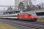 Re 460 000-3, fährt Richtung Bahnhof Muttenz. Die Aufnahme stammt vom 19.12.2017.