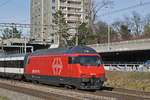 Re 460 107-6 fährt Richtung Bahnhof Muttenz.