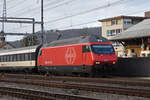 Re 460 112-6 durchfährt den Bahnhof Sissach. Die Aufnahme stammt vom 02.01.2019.