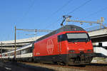 Re 460 111-8 fährt Richtung Bahnhof SBB. Die Aufnahme stammt vom 03.01.2019.