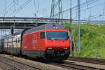 Re 460 000-3 durchfährt den Bahnhof Muttenz. Die Aufnahme stammt vom 04.06.2019.