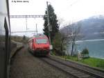 Wieder einen Notschuss musste ich mit der CokeZero Lok Re 460 016-9 ''Rohrdorferberg Reusstal'' erleiden. Whrend eines Kreuzungshalts in Drligen am 23.4.08 fotografierte ich die Lok aus einem GoldenPass EW1, die nachwie vor ffnungsfhige Fenster haben.