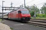 Re 460 039-1 durchfährt den Bahnhof Muttenz. Die Aufnahme stammt vom 30.05.2014.