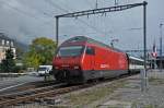 Re 460 097-9 verlässt den Bahnhof Interlaken Ost. Die Aufnahme stammt vom 11.10.2014.