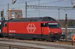Re 460 006-0 durchfährt den Bahnhof Muttenz. Die Aufnahme stammt vom 22.12.2014.