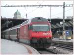 Re 460 015-1 hat soeben angekuppelt im Hauptbahnhof Zrich. (19.03.2007)