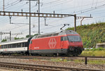 Re 460 103-5 durchfährt den Bahnhof Pratteln.