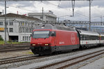 Re 460 101-9 verlässt den Bahnhof Zofingen. Die Aufnahme stammt vom 09.08.2016.