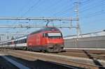 Re 460 114-2, durchfährt den Bahnhof Rothrist.