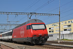 Re 460 032-6 fährt beim Bahnhof Zofingen ein.